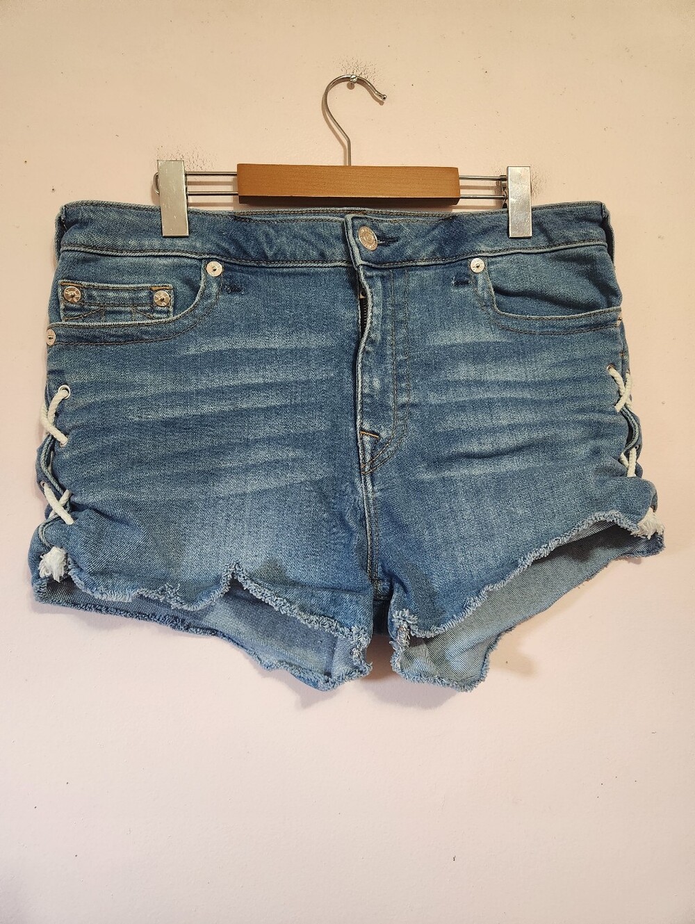 True Religion Colette High Rise Lace Up Denim Shorts Blue Frayed Raw Hem Size 33